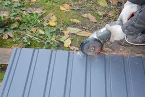 A Comprehensive Beginner’s Guide to Cutting Metal Roofing: Techniques, Tools & Tips