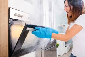 19 Effective Tips to Quickly Eliminate Burnt Food Smell from Your House