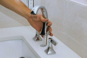 Step-by-Step Guide: How to Change a Bathtub Faucet Easily