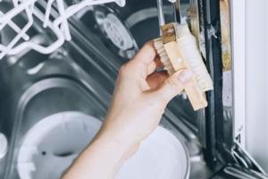 Ultimate Guide: How to Clean a Stainless Steel Dishwasher for Sparkling Results