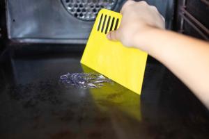 Ultimate Guide: How to Clean Melted Plastic Out of an Oven Safely and Effectively