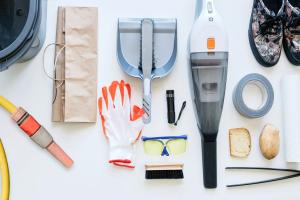 Ultimate Guide on How to Safely and Effectively Clean Up Broken Glass