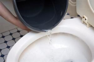 Ultimate Guide: How to Empty a Toilet Bowl for Cleaning, Repair, or Removal