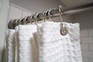 Mastering the Art of Hanging a Shower Curtain Rod: A Step-by-Step Guide