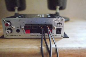 How to Efficiently Power Two Speakers with a One Channel Amp