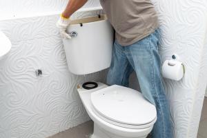 Step-by-Step Guide: How to Remove and Replace a Toilet Tank