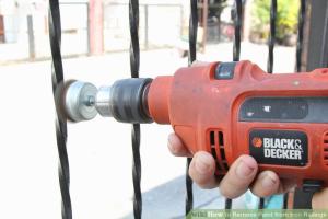 Ultimate Guide on How to Effortlessly Remove Paint from Iron Railings