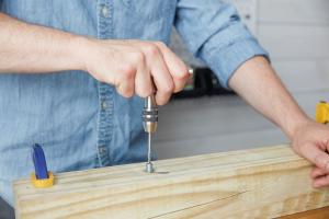 How to Effectively Remove a Screw Without a Head: Tips and Techniques
