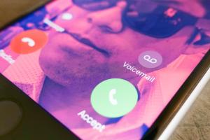 4 Effective Ways to Quickly Send All Calls to Voicemail on iOS