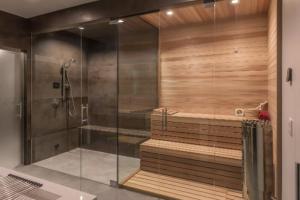 Transform Your Bathroom: 2 Easy Ways to Create a Personal Sauna